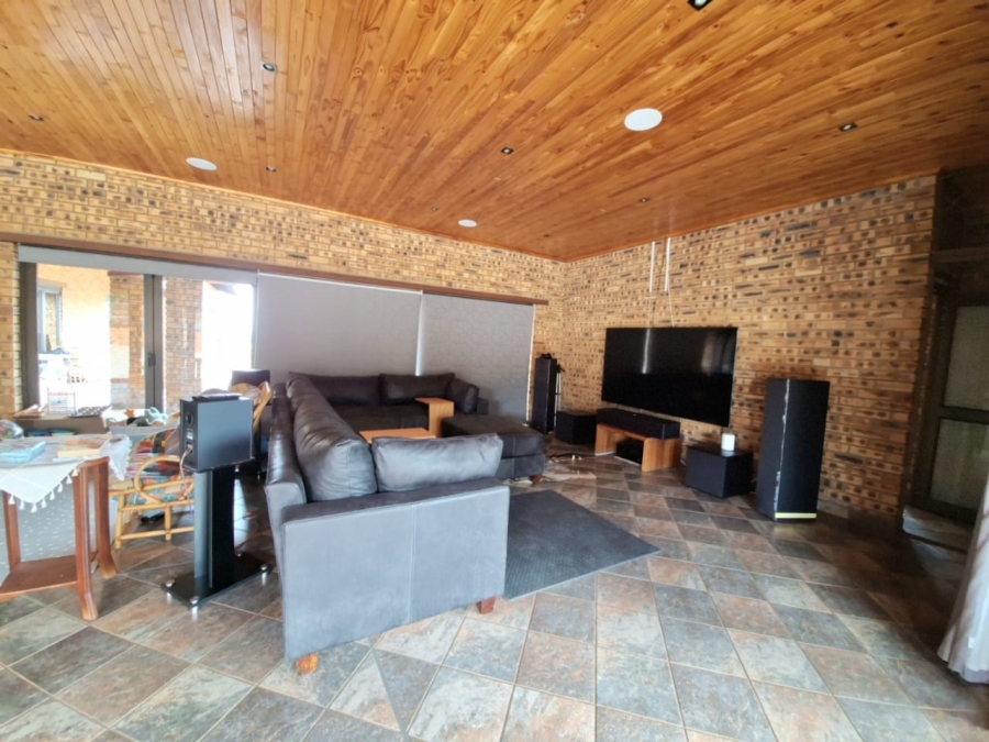 10 Bedroom Property for Sale in Swartruggens North West